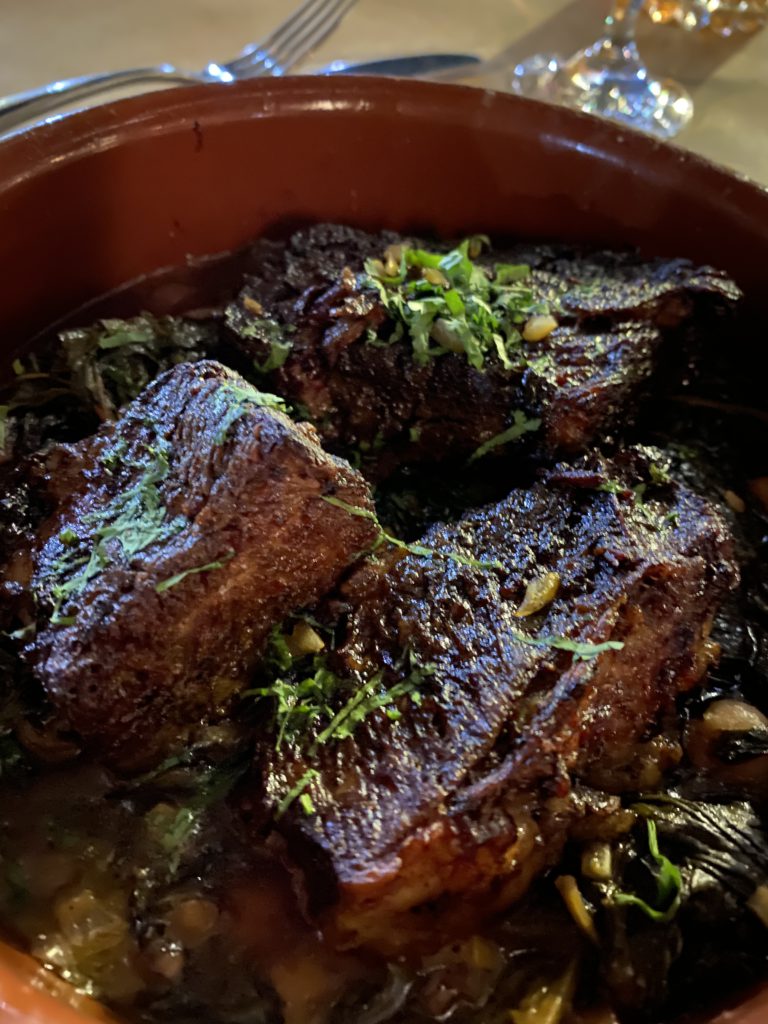  SHORT RIBS TAJINE Acelga refogada, grão de bico, abóbora local, limão em conserva, cuscuz caseiro